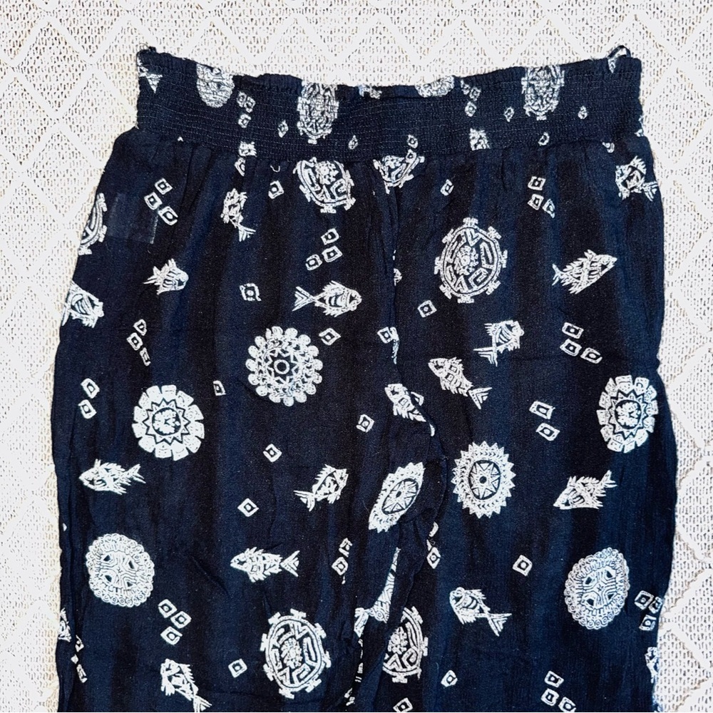 Bundle of 3 Women’s Large L Shorts & Swim Coverup Pants - Picture 8 of 9